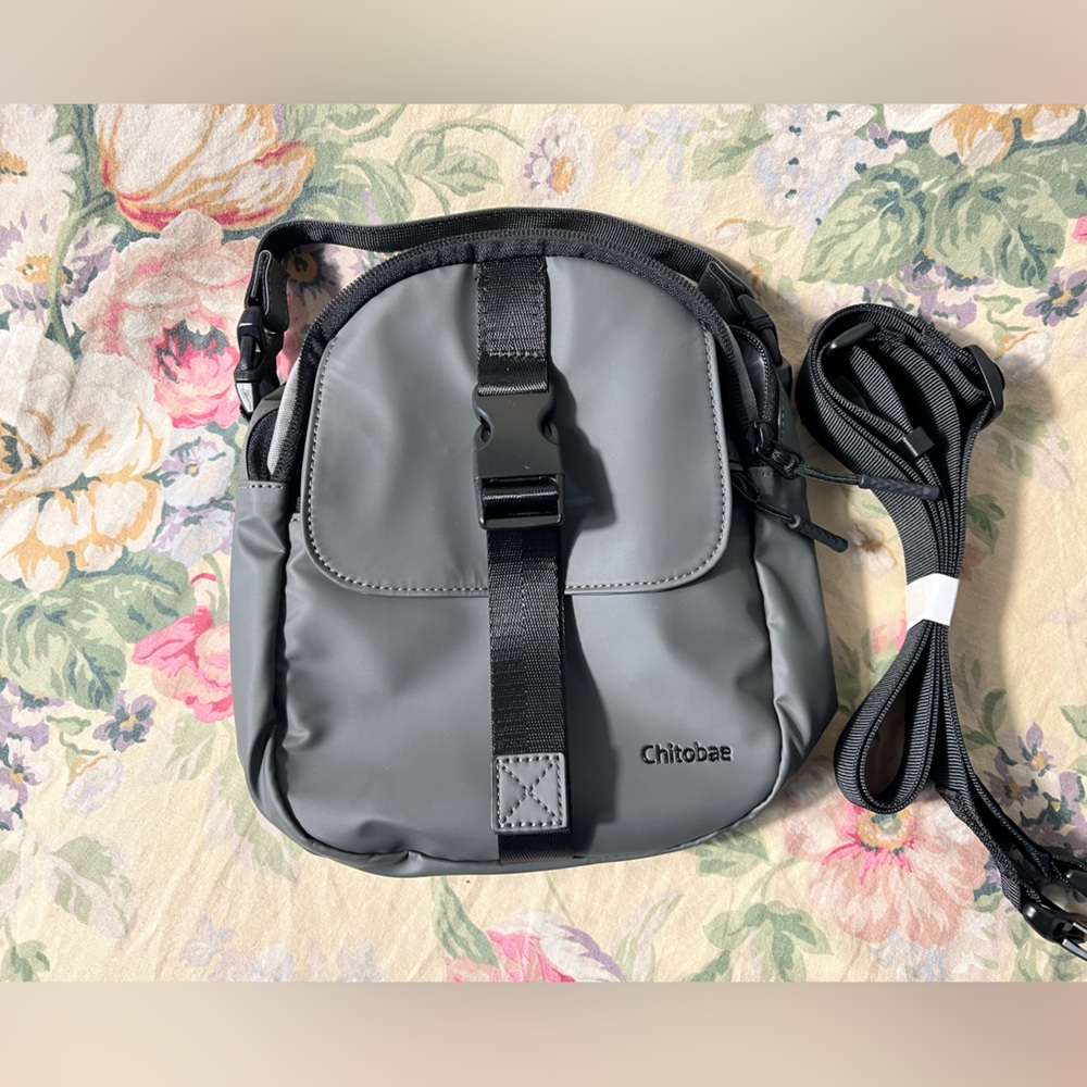 Lightweight Crossbody waterproof bag - Picture 1 of 10